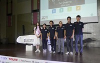 【新聞ウォッチ】豪ソーラーレースに参戦する工学院大の新車両を公開、「応援大使」に足立梨花さん起用 画像