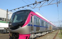 京王電鉄、16年ぶり新型車両「5000系」公開…座席指定列車は2018年春から 画像