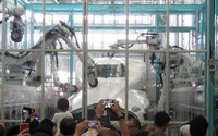 新幹線を研ぐロボットなど実演…JR東海の浜松工場、リニューアル後初の公開イベント 画像