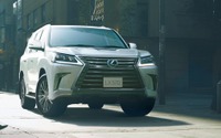 レクサス LX、2列シート・5人乗りを新規設定…ヒッチメンバーも標準装備 画像