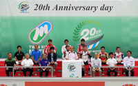 20周年のツインリンクもてぎ、「2&4レース」でアニバーサリー式典を実施…室屋選手も祝賀飛行 画像