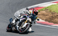 【BMW S1000R 試乗】電子制御のおかげでアクセルをグイグイ開けていける…青木タカオ 画像