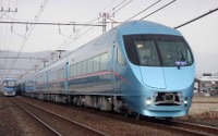 小田急電鉄とJR東海が車内フォトセッション…直通臨時特急を運行 10月9日 画像