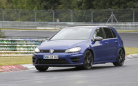 究極のVW ゴルフ「R400」計画は生きていた…ニュル高速テストを激写 画像