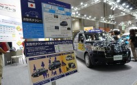 【福祉機器展2017】車いすの乗員はセカンドシートに…トヨタ エスクァイア 画像