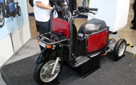 【CEATEC 2017】配送業者向けコネクテッド機能つき3輪電動バイク 画像