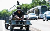 人間が自動運転車の頭脳に…ダイムラーの実験車、自動運転をVR体験 画像