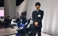 【東京モーターショー2017】エンジン始動前に発進…ホンダ PCX HYBRID はハイブリッドの常識を覆す 画像