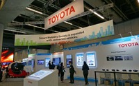 【ITS世界会議2017】トヨタが「後付け型ITSコネクト」を計画中---普及拡大をめざし、市販も可能 画像