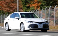 トヨタハイブリッドシステムを進化、洗練させた カムリ を評価…桂伸一【カーオブザイヤー2017-18】 画像