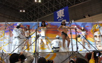 日野、恒例のダンスパフォーマンスはやや控えめ…東京オートサロン2018 画像