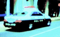 凍結路面にハンドルを取られて横向き、大型トラックが突っ込む 画像