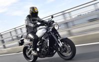 【ヤマハ XSR900 試乗】街乗りでチンタラ流すよりもスポーティに走りたい…青木タカオ 画像