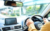 【岩貞るみこの人道車医】スマホ時代に取り残された「運転席」、歩み寄りはスマホ側から 画像