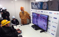立体画像を見ながら建機をリモート操作…次世代移動通信 5G 画像