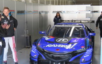 【SUPER GT】今季NSXでレギュラー参戦のF1王者ジェンソン・バトン、鈴鹿ファン感に笑顔で登場 画像