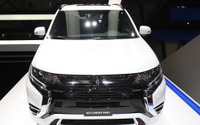 三菱 アウトランダー PHEV、ダイナミックシールド顔が進化…ジュネーブモーターショー2018 画像