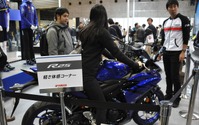 軽さを感じて! ヤマハ ブースの歩き方…大阪モーターサイクルショー2018 画像