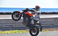 【KTM 790DUKE 試乗】「外科用メス」のような走り、その神髄は扱いやすさにある…佐川健太郎 画像