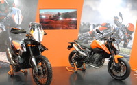KTMの目玉バイクはミラノショーで大好評の 790デューク…東京モーターサイクルショー2018 画像