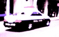 正面衝突事故を起こしたトレーラーが路外に逸脱、JR線の軌道内で立ち往生 画像