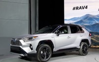 トヨタ RAV4ハイブリッド 新型は新世代システム搭載…ニューヨークモーターショー2018で発表 画像