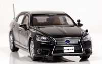 レクサス LS 総理大臣専用車、1/43スケールで発売 防弾ガラスなど再現 画像