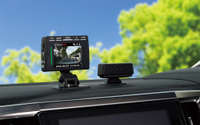 コムテック、2カメラ高画質ドラレコ発売 車内の映像も同時記録 画像