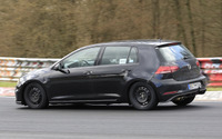 VW ゴルフ 8代目はロング&ボクシースタイルに? 開発車をスクープ 画像