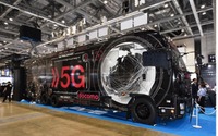 NTTドコモ、5Gで大容量映像を受信---デモ用バスを開発 画像