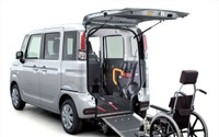 マツダ、フレアワゴン車いす移動車を全面改良 乗降性向上や先進安全技術採用など 画像