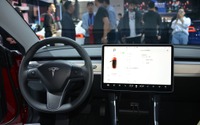 テスラ EV、スマホ画面で救援依頼が可能に…新コネクトサービス導入へ 画像