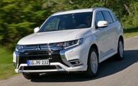 三菱 アウトランダーPHEV、システムをほぼ一新 9月に欧州発売へ 画像