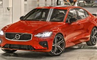 ボルボ S60 新型を発表、8年ぶりにモデルチェンジ…PHV設定 画像