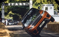 レンジローバースポーツ SVR、片輪走行のギネス記録…グッドウッド2018ヒルクライム 画像