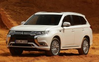 三菱 アウトランダーPHEV、燃費は49.9km/リットルと発表…欧州2019年型 画像
