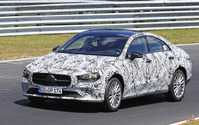 「目ヂカラ」で Aクラス と差別化! メルセデス CLA 次期型の流麗デザイン 画像