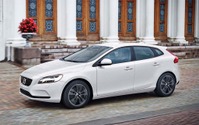 ボルボ V40ディーゼル にナビ/ドラレコ装備の限定モデル 379万円 画像