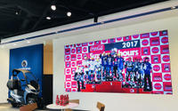 ショールームで鈴鹿8耐パブリックビューイング、アディバが開催 限定コカ・コーラもプレゼント 画像