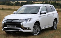 三菱 アウトランダーPHEV、燃費49.2km/リットル…EVモード56km 欧州2019年型 画像