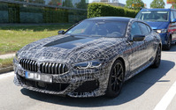 BMW 8シリーズ の4ドア仕様「グランクーペ」プロトタイプを激写!この迫力は「M8」か 画像