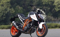 【KTM スーパーDUKE R&GT 試乗】ダカール由来のモンスターに2つの個性…佐川健太郎 画像