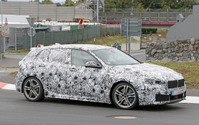 BMW 1シリーズ 次期型、最新プロトタイプを目撃…「M」には340馬力の直4ターボか 画像