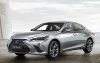 レクサス ES 新型、新世代ハイブリッド搭載…パリモーターショー2018で欧州仕様発表へ 画像
