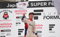 【スーパーフォーミュラ 第6戦】雨中の岡山戦、関口雄飛が可夢偉との“激闘経由”でポール・トゥ・ウイン 画像