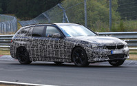 BMW最強の直4搭載へ…3シリーズ 新型、「ツーリング」の高速テストを目撃 画像