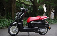プジョー ジャンゴ125 に限定車「ボルドーエディション」…赤ワイン色のシート&キャリア装備 画像