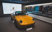 金ピカの993型ポルシェ911 ターボ、20年ぶりの新車が274万3500ユーロで落札 画像