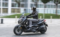 ヤマハの大型スクーター、XMAX に上質な「アイアンマックス」…EICMA 2018 画像