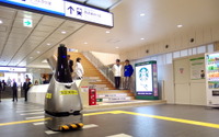 自律移動警備ロボット「ペルセウスボット」が西武新宿駅で実証実験 画像